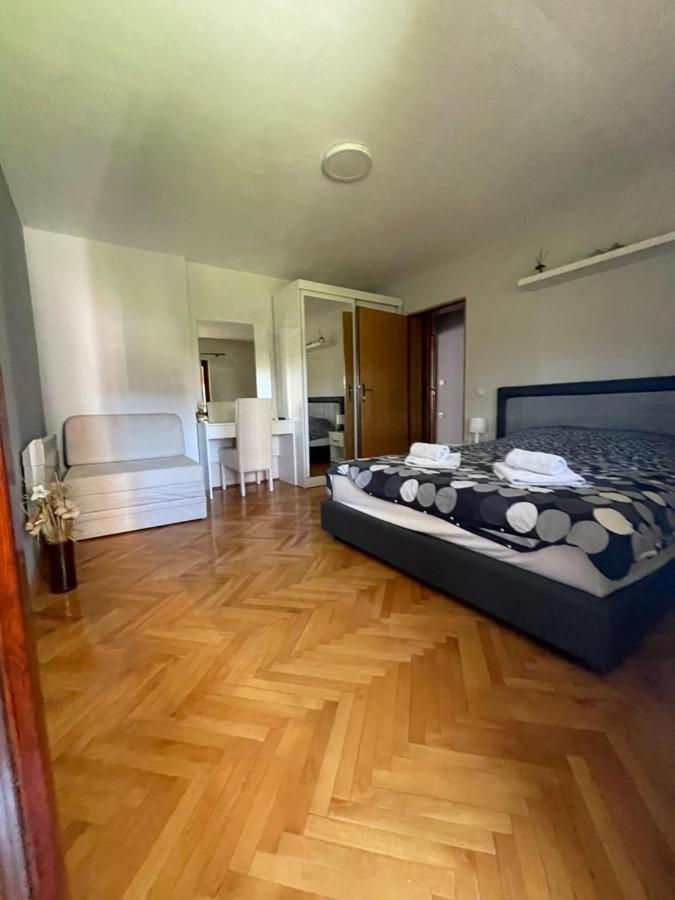 Ferienwohnung Leo Ni Exterior foto
