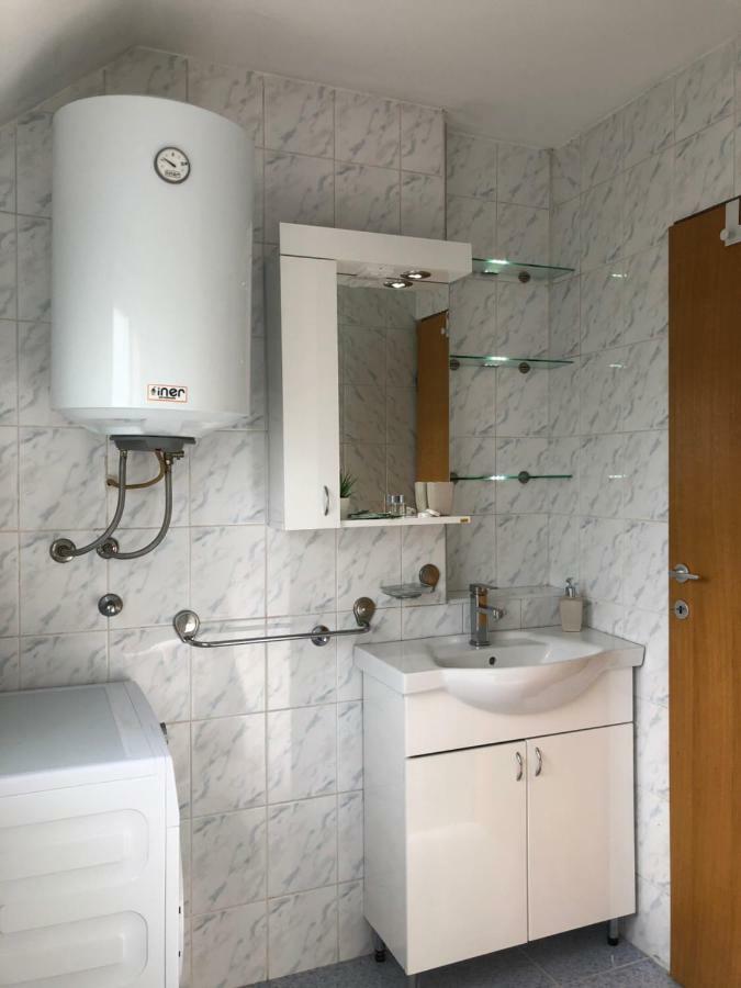 Ferienwohnung Leo Ni Exterior foto